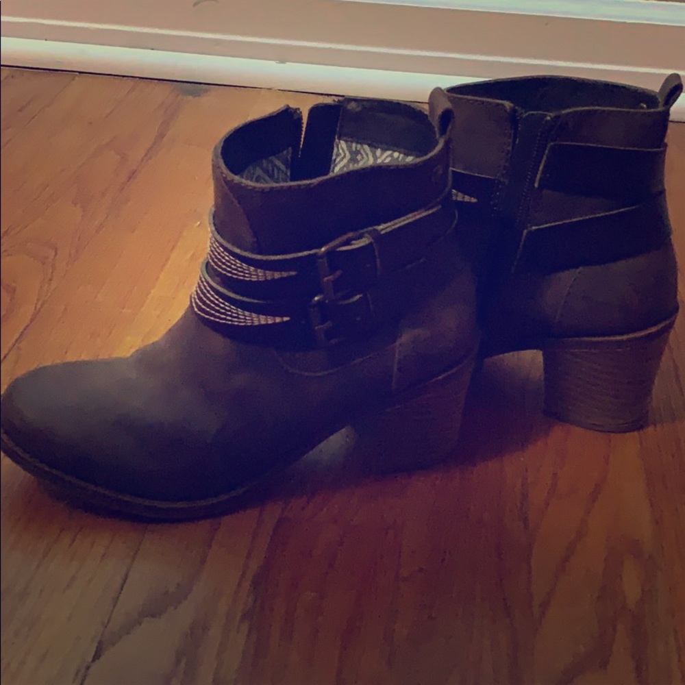 Roxy ankle heeled booties